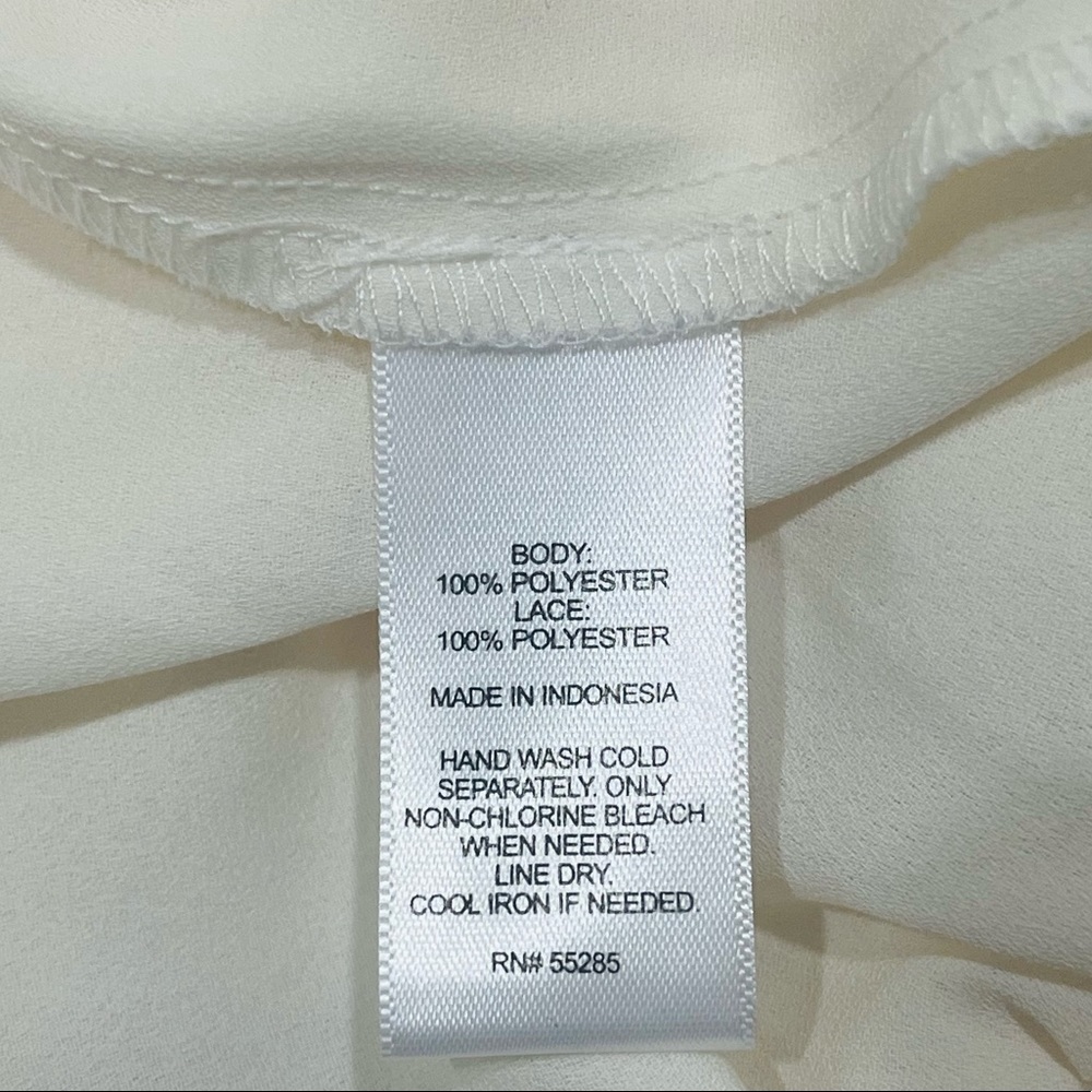 Express Cream Cutout Blouse NWT - Picture 4 of 4